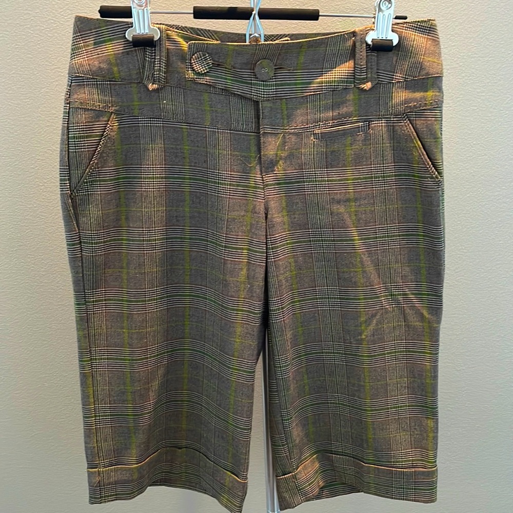 DKNY shorts in cotton fabric.